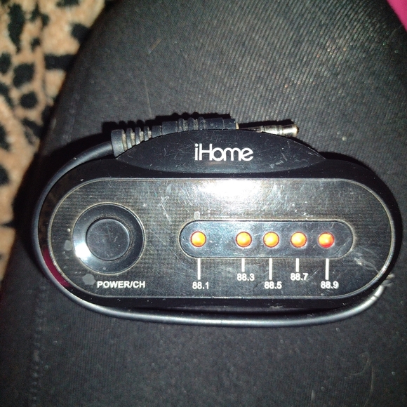 iHome Wireless FM Transmitter for Your Car Any Cell Phone Computer 3.5mm Jack - Picture 4 of 6